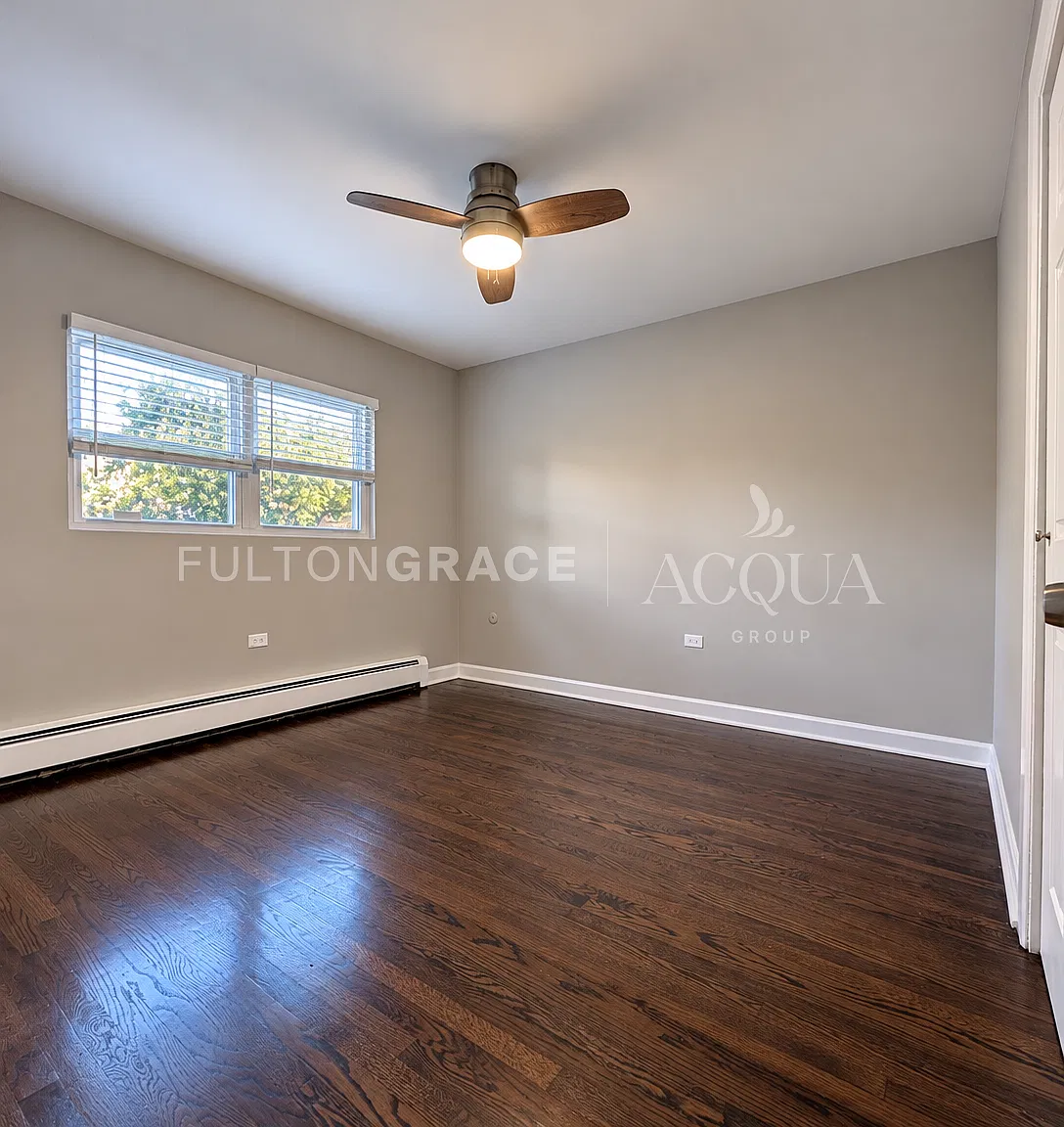 1329 W Sherwin Ave — Photo 3