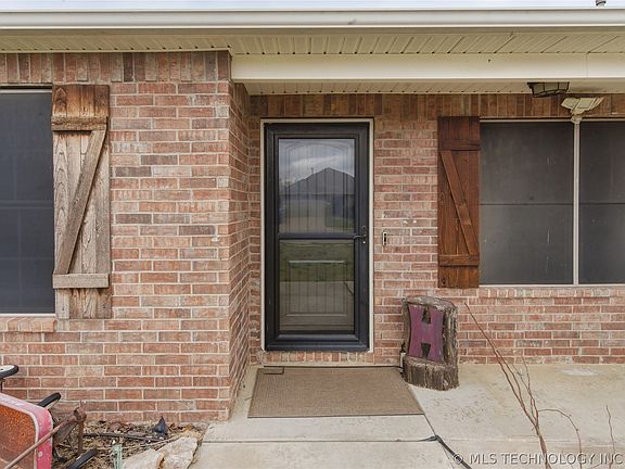 3rd image of 23090 S Jewell Dr