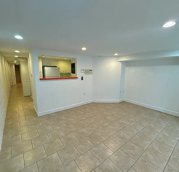 706 7th St SE #B1 — Photo 1
