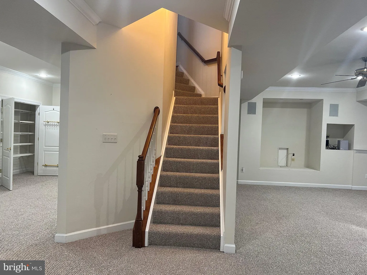 2 bed, 7287 sqft, $2,300 — Photo 2