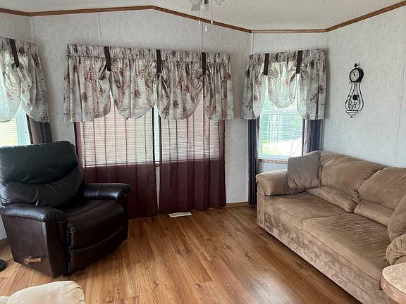 3rd image of 2028 Range Road 30 Unit 2028