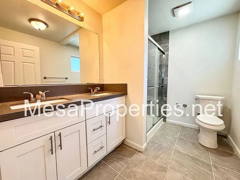 820 Caliente Dr — Photo 17