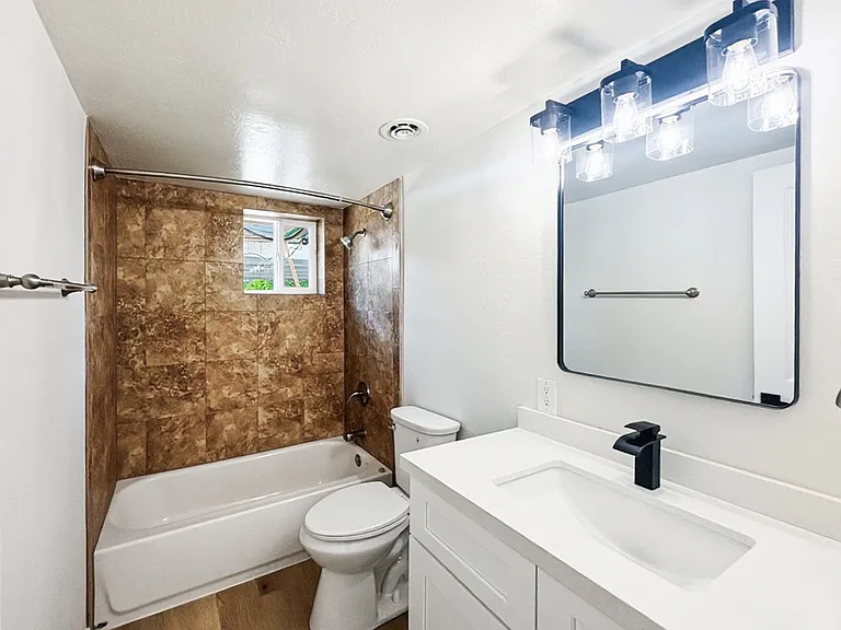 25 E Eva St #5 — Photo 4