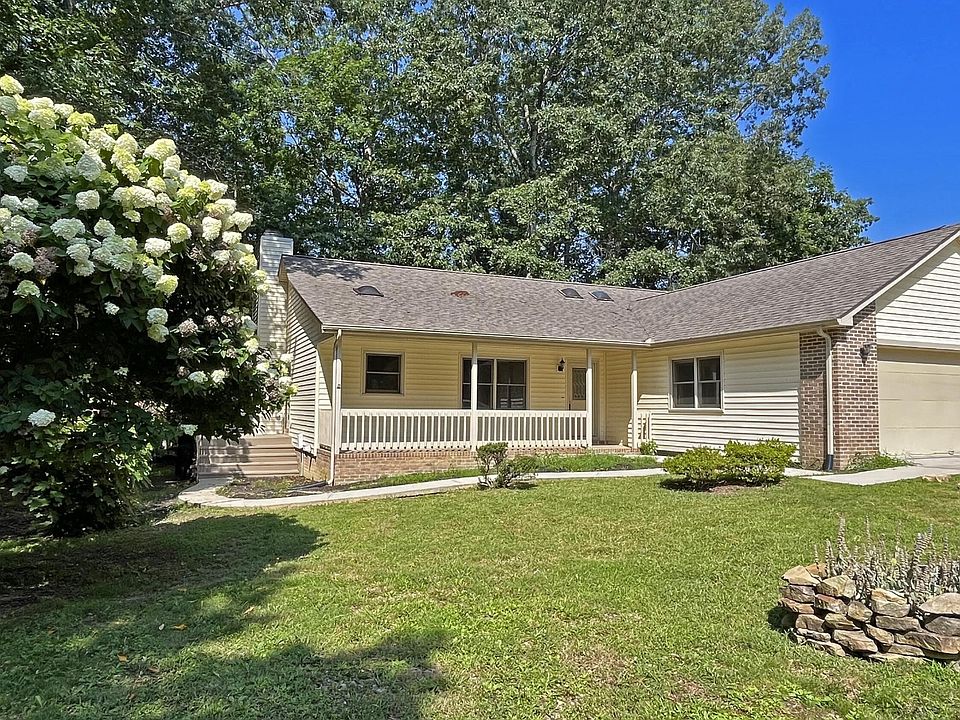 1st image of 14 Oxford Cir