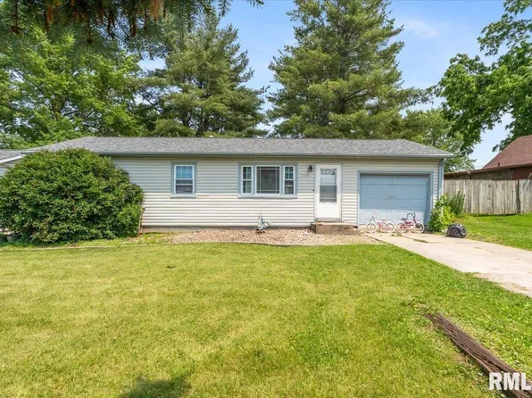 1019 13th St, Silvis, IL 61282