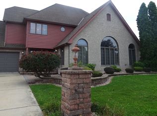 15700 Pine Rd, Oak Forest, IL 60452