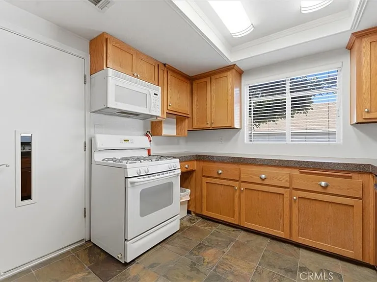 539 Wayland Ct — Photo 12