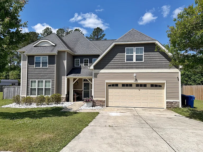 703 Stagecoach Dr — Photo 1