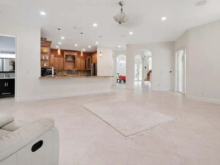 6301 SW 58th Ct — Photo 38
