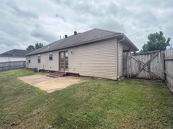 4th image of 2102 Jonathan Ln
