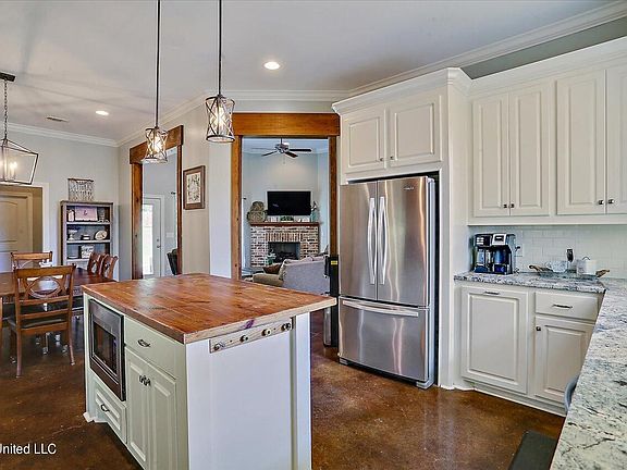 2nd image of 234 Richmond Pointe Way