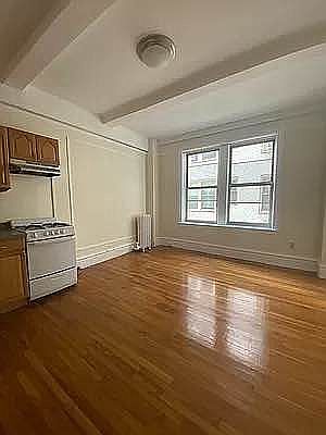 1st image of 170 W 74th St APT 901