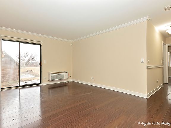 3rd image of 900 N Lakeside Dr APT 1D