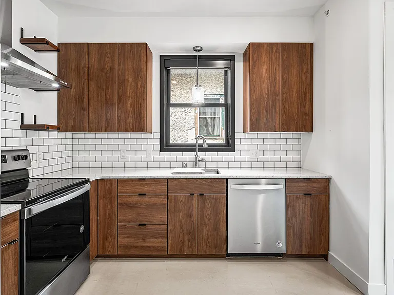 Laurel Apartments — Photo 37