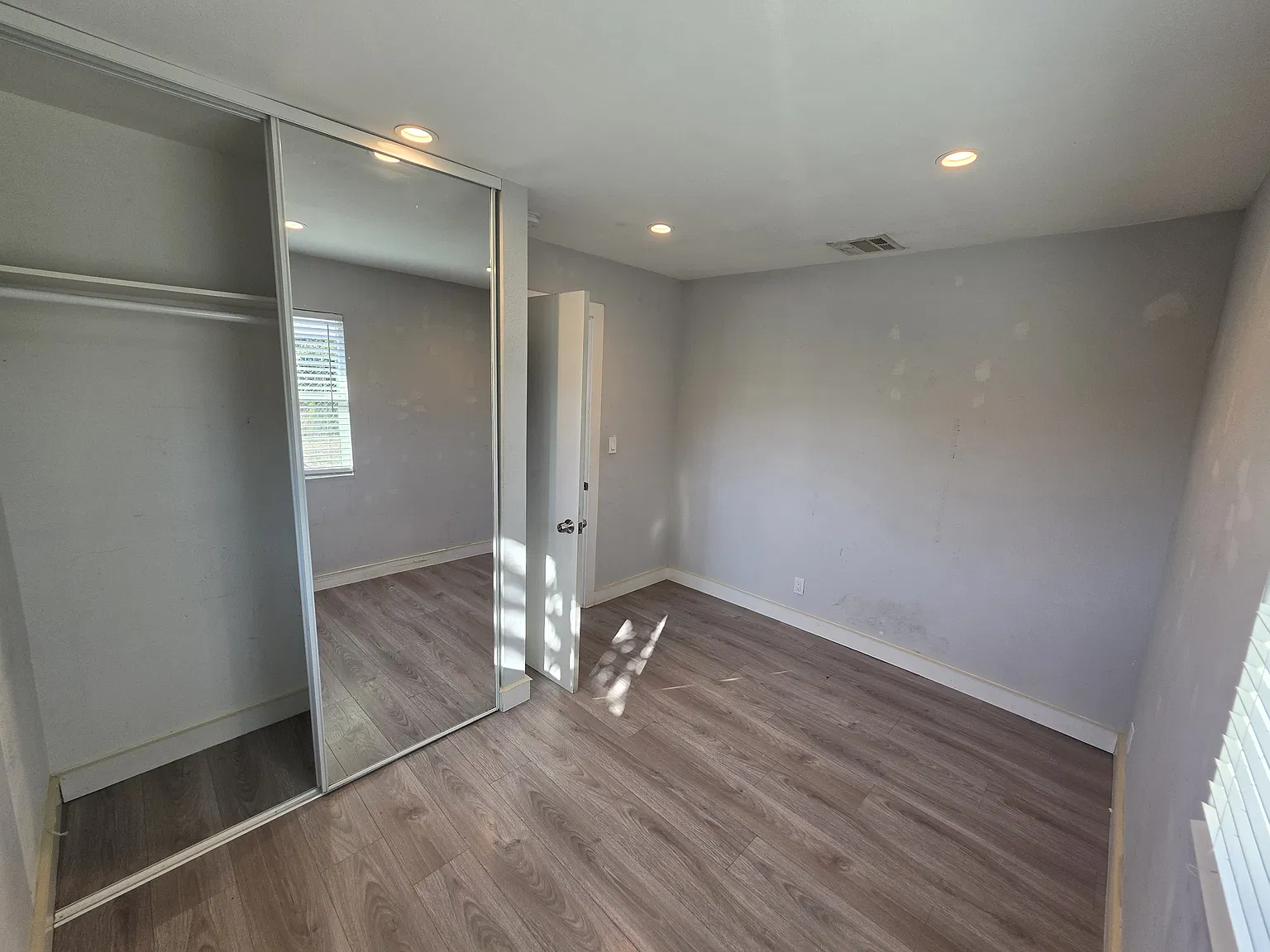2 bed, 650 sqft, $2,295 — Photo 2