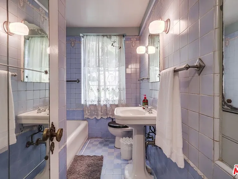 642 S Bronson Ave #207 — Photo 38