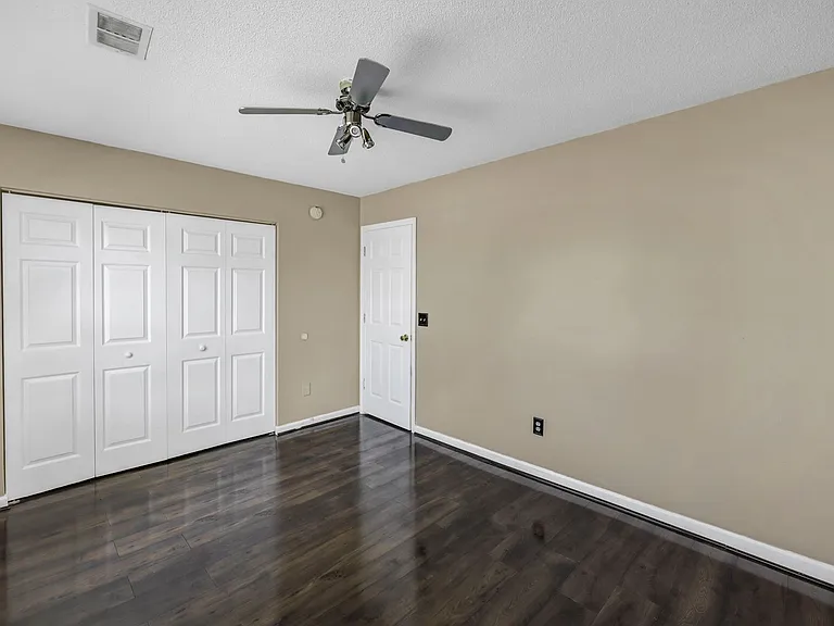 331 Woodcote Dr — Photo 17
