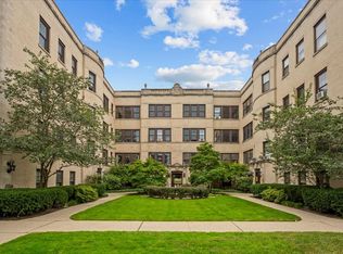 906 Greenwood St #3E, Evanston, IL 60201