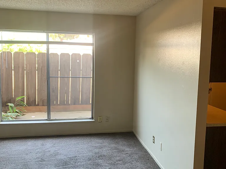 Glenn Apartments — Photo 23