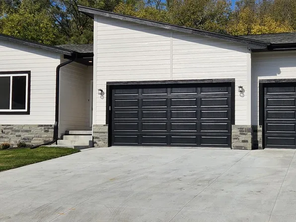 2738 Krejci Blvd, Blair, NE 68008