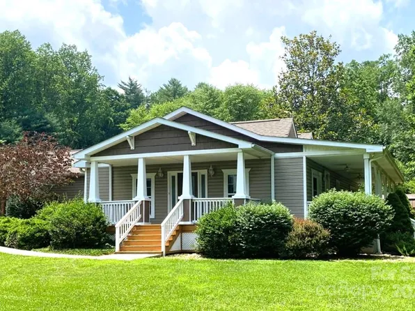 68 N Springs Dr, Hendersonville, NC 28791