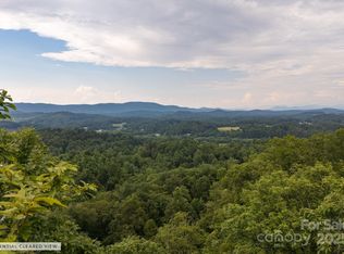 8 Masterpiece View Dr, Hendersonville, NC 28739