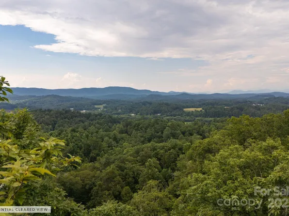8 Masterpiece View Dr, Hendersonville, NC 28739