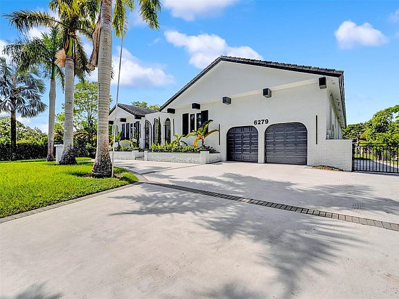 2nd image of 6279 NW 74th Terrace