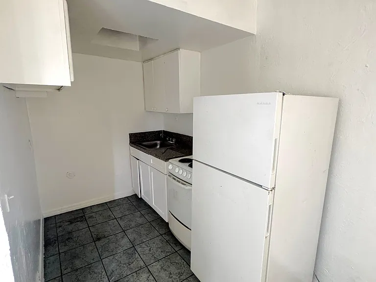 844 NW 70th St #3 — Photo 6