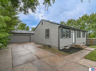 911 Adams St, Lincoln, NE 68521