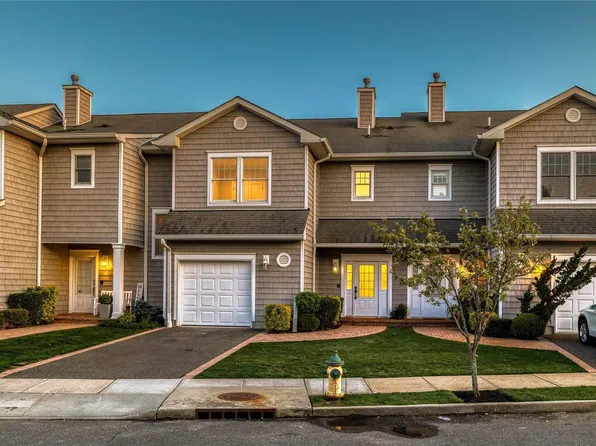 26 Ocean Watch Court #26, Freeport, NY 11520