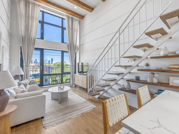 282 Nassau Avenue image 1 of 15