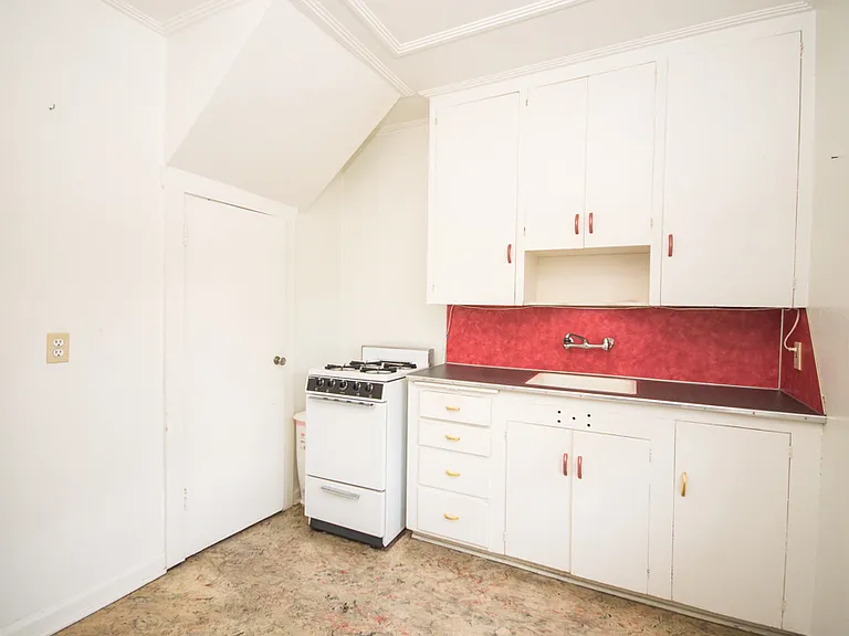 457 SW Washington Ave #6 — Photo 8