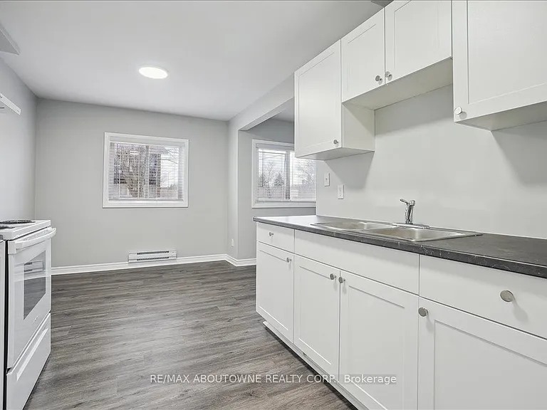 2354 Queensway Dr #2 — Photo 14