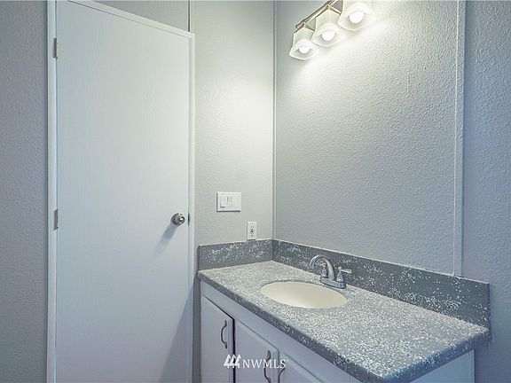 4th image of 4042 Blue Crest Drive
