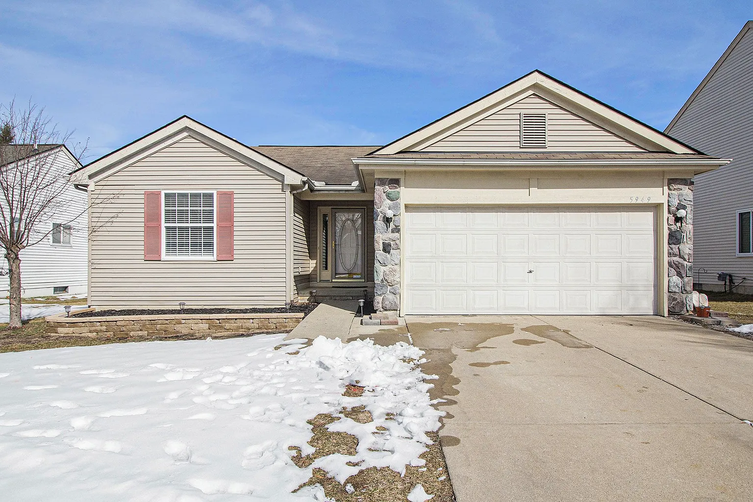 5949 Northridge Cir photo 1