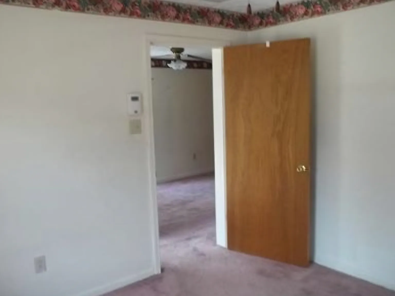 2 bed, 696 sqft, $890 — Photo 2