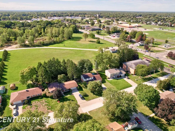 4925 Century Dr, Saginaw, MI 48638