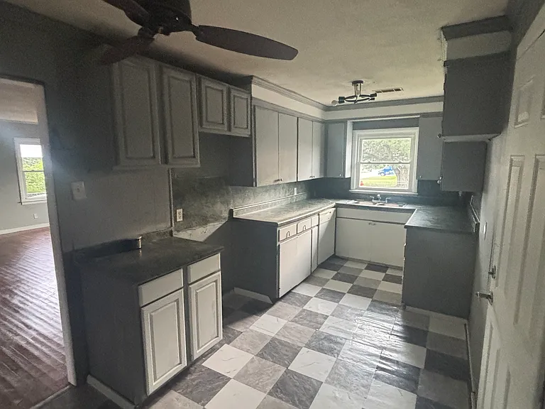 205 Warren St — Photo 5