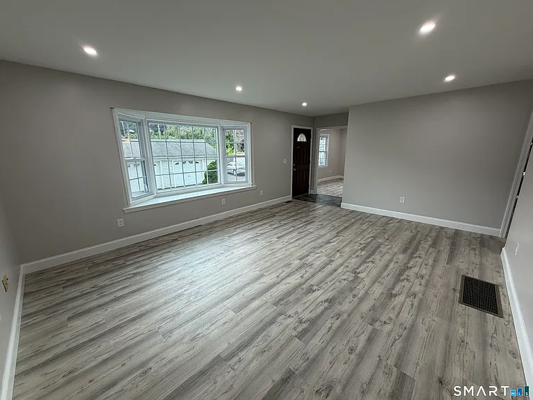 56 Janet Cir #7 — Photo 4