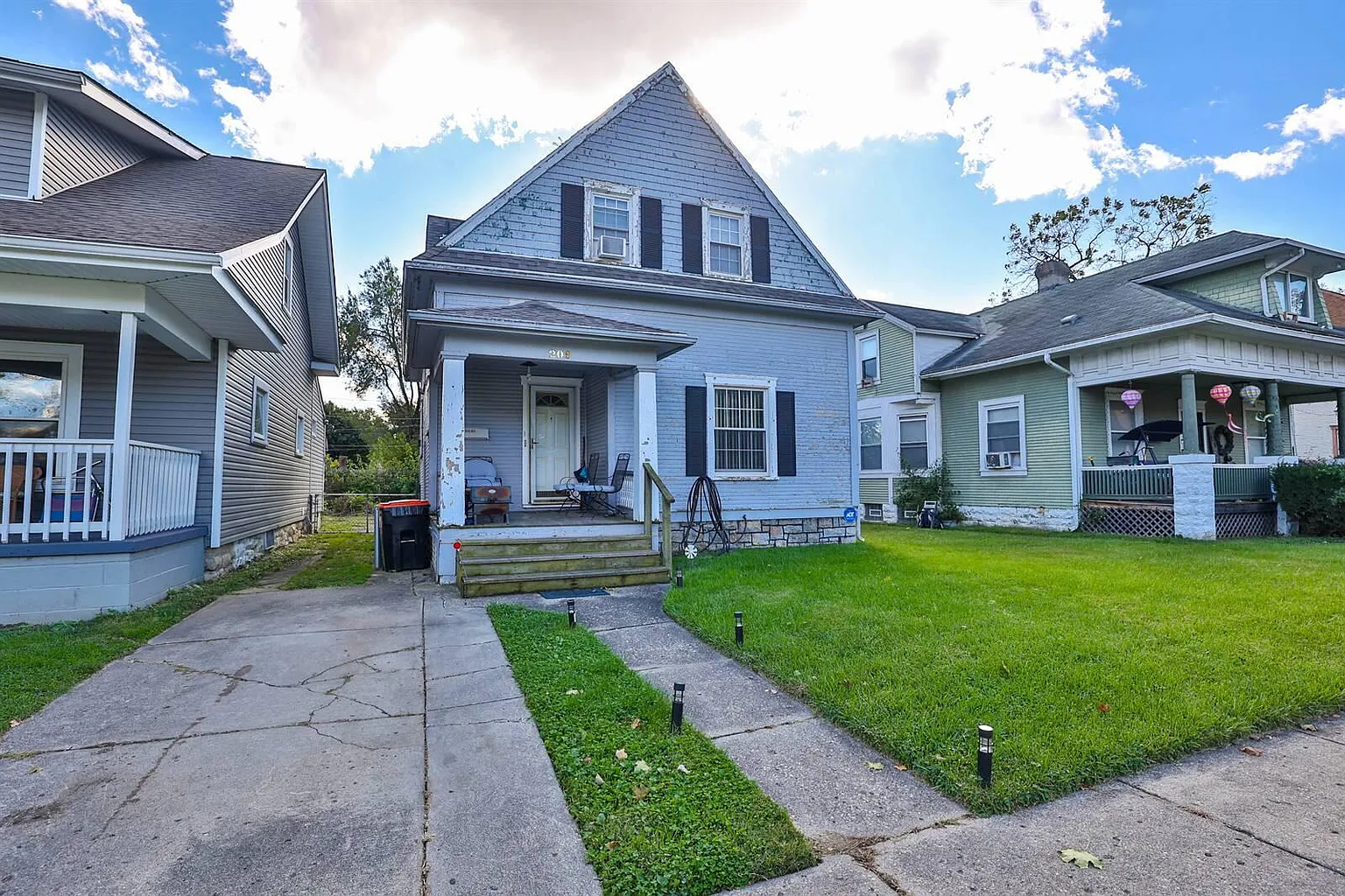 209 W Liberty St photo 1