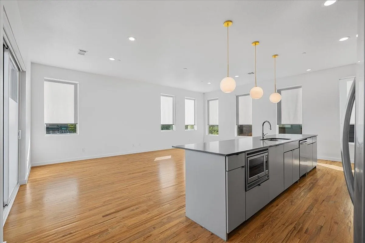 Building Photo - 1715 Bennett Ave #104