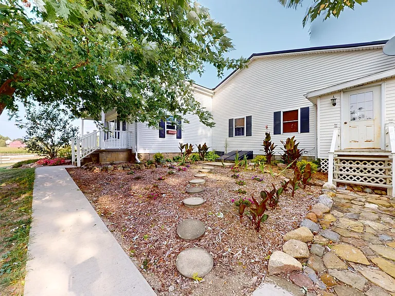 3806 Plymouth East Rd — Photo 2