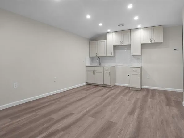 334 Underhill Avenue image 10 of 31