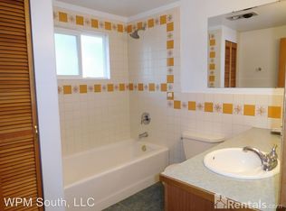 752 S 208th St, Seattle, WA 98198