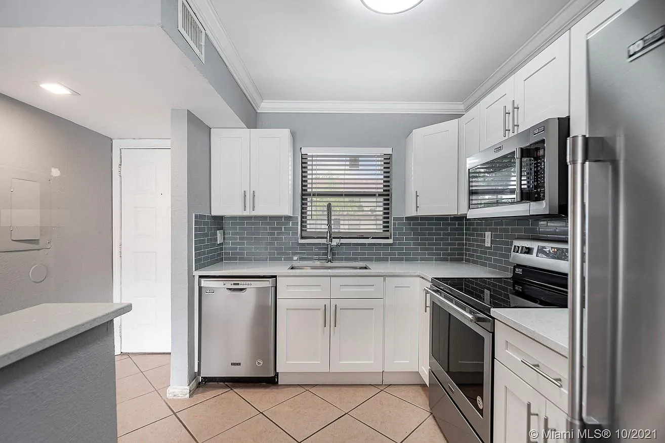 2 bed, 800 sqft, $2,100 — Photo 1