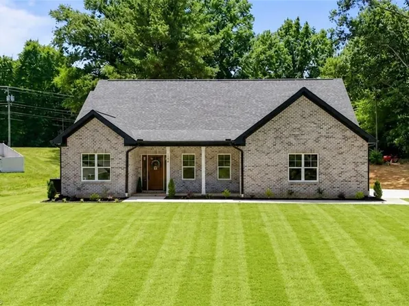 2410 Sedalia Dr, Clemmons, NC 27012