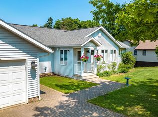 1102 7th Ave, Houghton, MI 49931