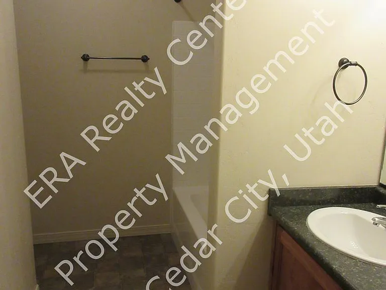 497 W 2150 N — Photo 8