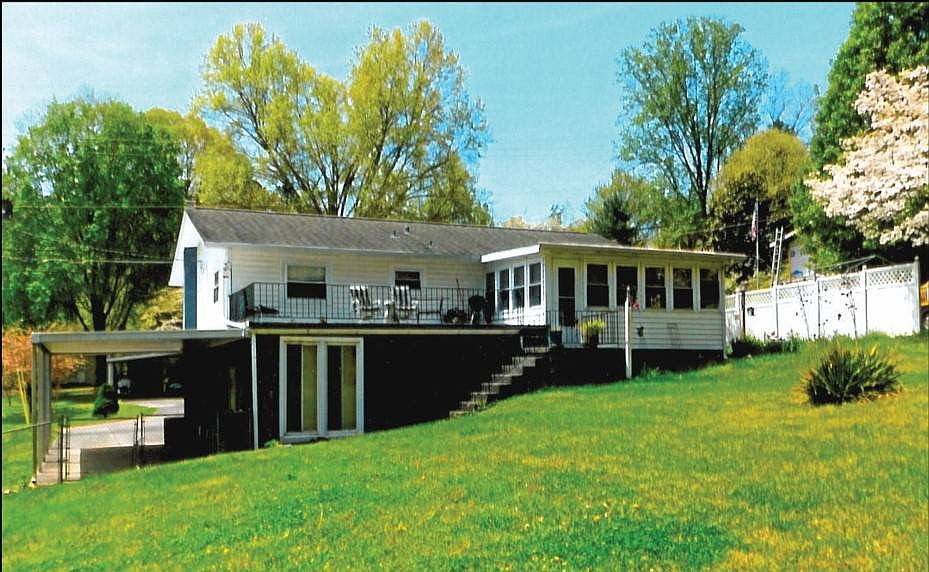 2nd image of 5001 Fleetwood Dr